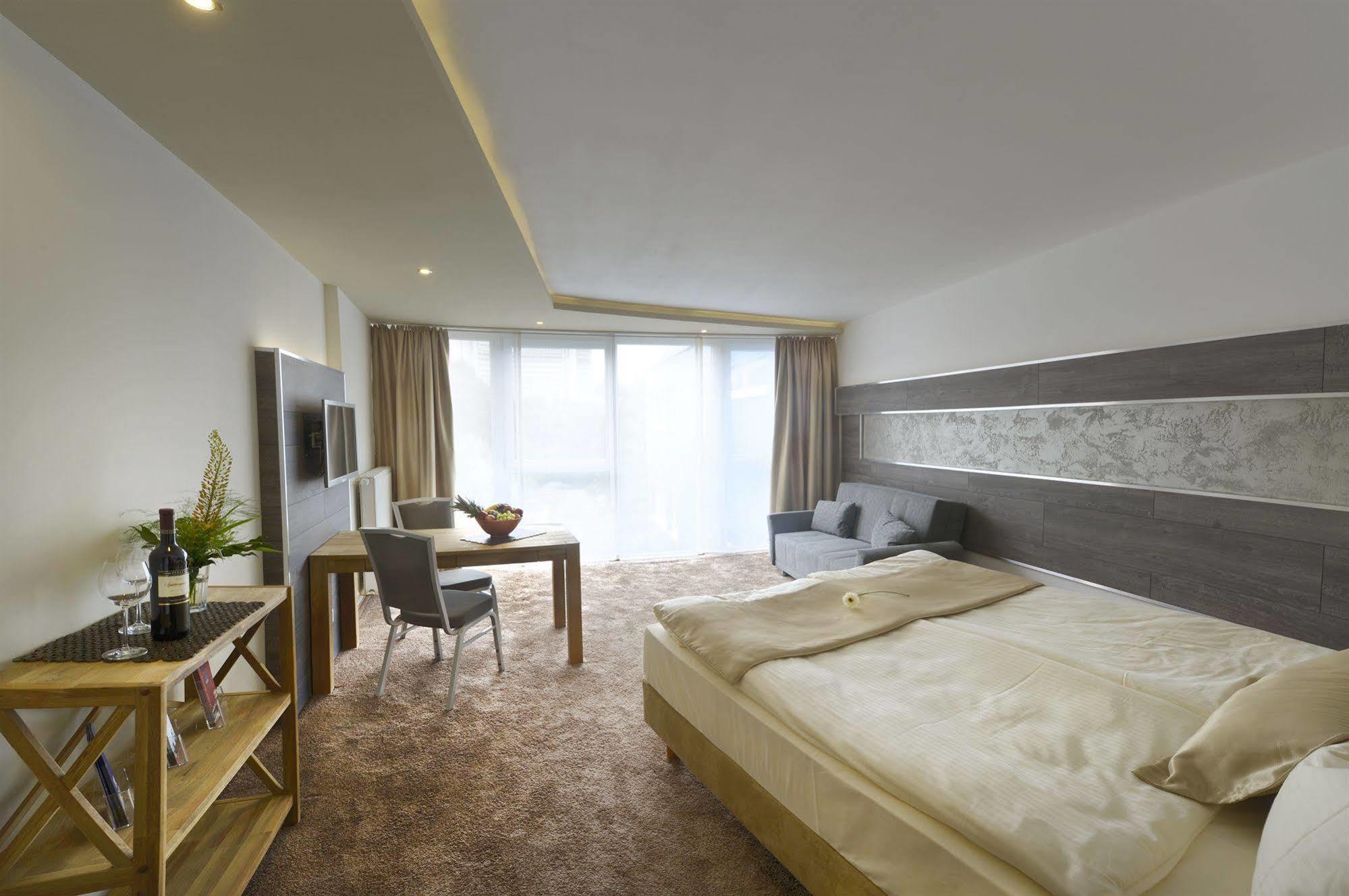 Petul Apart Hotel City Premium Есен Екстериор снимка