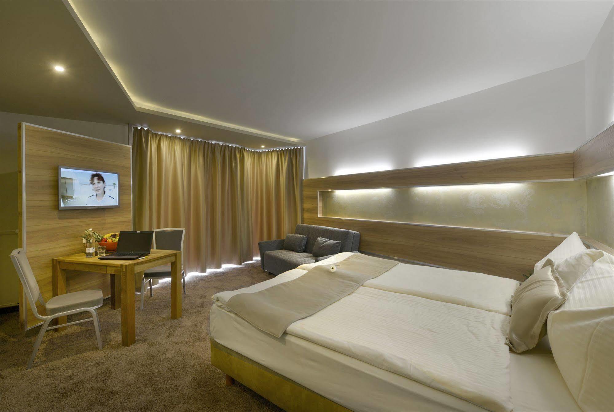 Petul Apart Hotel City Premium Есен Екстериор снимка